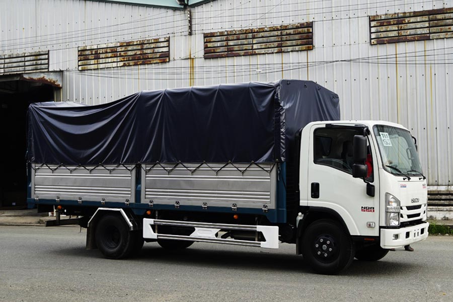 Xe tải Isuzu mui bạt (tải trọng 4.99 - 5.7 tấn) NQR75LE4