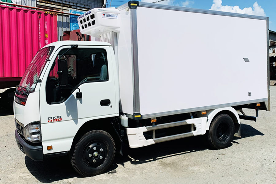 Xe tải Isuzu đông lạnh (bảo ôn - tải trọng 2.25 tấn) QKR77FE4