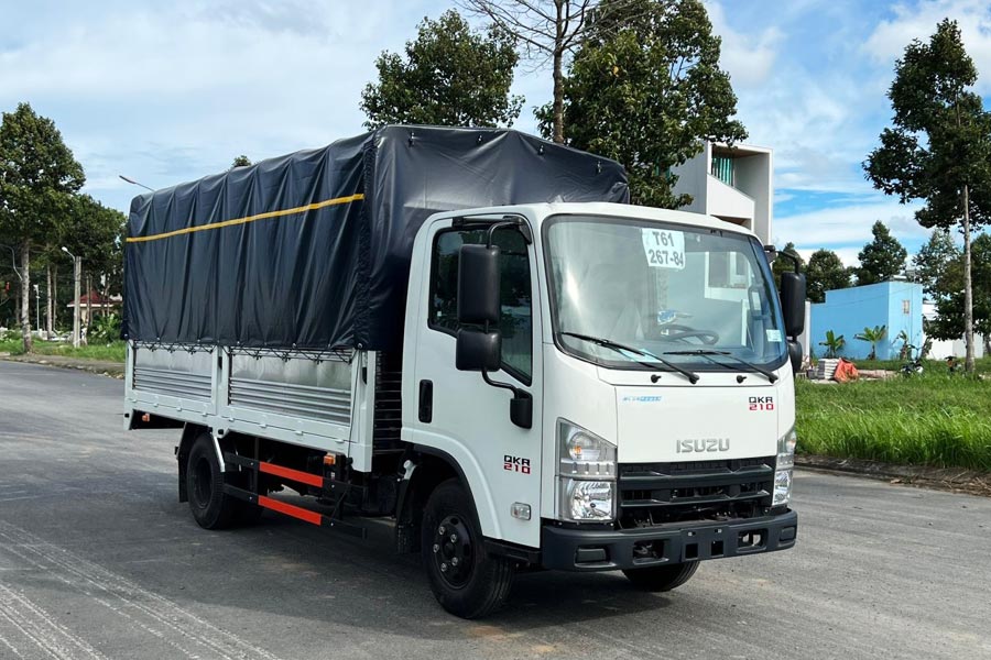Xe tải Isuzu QKR 210 thùng mui bạt (dưới 5 tấn)
